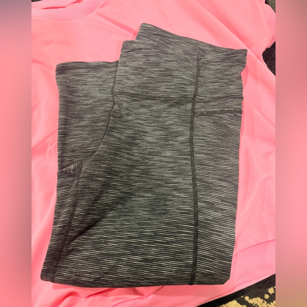 Athleta Black and Gray Leggings Capri Style